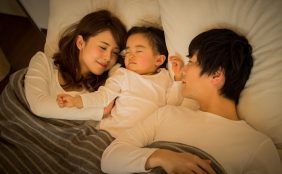 【助産師監修】卒乳や断乳後の夜泣き、対策や対処法について