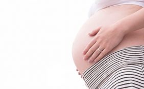 【助産師監修】逆子になったらどうしたらいい?原因や治し方はある?