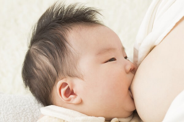 助産師監修 赤ちゃんのおしゃぶりはいつから 歯並びに悪影響 Amoma