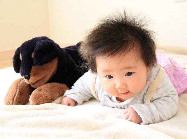 助産師監修 生後4ヶ月の赤ちゃん 好きな遊びは 夜泣きの対処法は Amoma