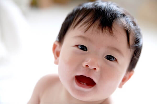 【助産師監修】赤ちゃんに歯が生えたときの授乳