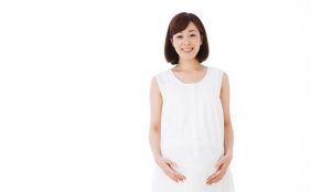 【助産師監修】妊婦さんはいつから腹帯をまく?腹帯をまく時期や理由について