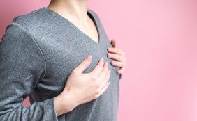 【助産師監修】母乳はいつまで出る?卒乳後も止まらない原因と対処法