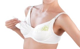 【助産師監修】母乳パッドは必要?選び方は?母乳が出過ぎる時の対処法