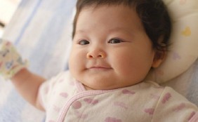 【助産師監修】母乳の味は食べ物で変わる?おすすめの食事や控えた方がよい食べ物