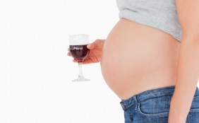 【助産師監修】妊娠中の飲酒はなぜNG?胎児に与える影響は?
