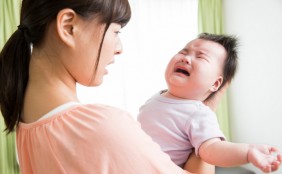 新生児・赤ちゃんのげっぷの出し方!いつまで出す?出ない時は?