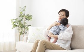 【助産師監修】子育ての悩み相談は誰にする?育児が不安になったら