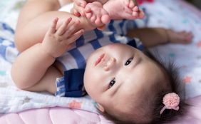 【助産師監修】布おむつと紙おむつはどっちがいいの?メリットとデメリットについて
