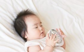 【助産師監修】赤ちゃんの寝る時間は何時がいいの?何時間寝るのがいい?