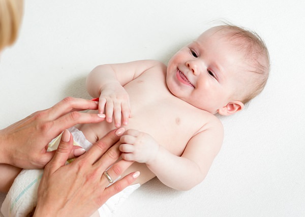 助産師監修 新生児 赤ちゃんが母乳を噴水のように吐く 原因は Amoma