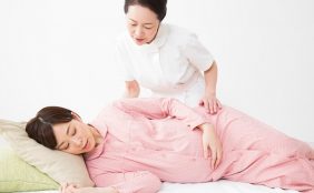 【助産師監修】陣痛のツボ!陣痛を促進したりやわらげるツボとは?