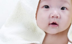 【助産師監修】赤ちゃんの口周り・首のよだれかぶれ~原因・対策・ケア方法~