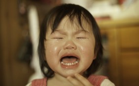 【助産師監修】幼児・子供の癇癪(かんしゃく)はなぜ起きる?原因ととるべき対応