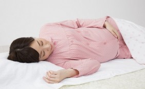 【助産師監修】妊娠後期の吐き気-原因と対策-