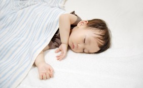 【助産師監修】赤ちゃんの寝汗対策