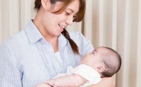 【助産師監修】生後1ヶ月までは母乳じゃなきゃダメ?母乳が出ない時は?