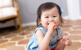 【助産師監修】1歳の赤ちゃん~離乳食や生活の様子~