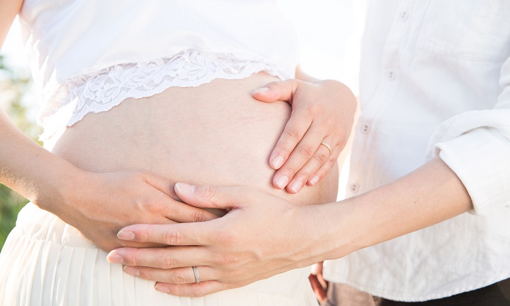 妊婦さんと夫
