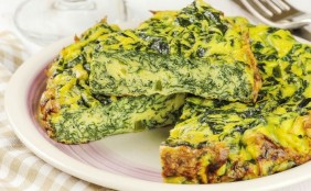 母乳育児にいい食べ物「ほうれん草としらすのキッシュ風」のレシピ