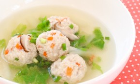母乳育児にいい食べ物!レンコン鶏団子のほっとスープのレシピ