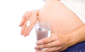 【助産師監修】妊娠中にサプリメントは必要?葉酸やおすすめの栄養について