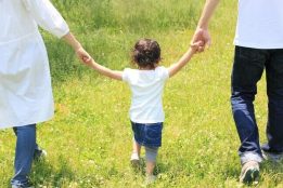 【助産師監修】言い聞かせ卒乳とは?やり方やケア方法について