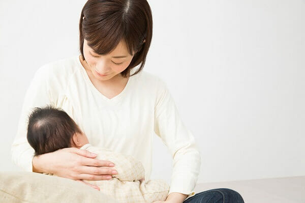 助産師監修 母乳パッドは必要 選び方は 母乳が出過ぎる時の対処法 助産師監修 母乳パッドは必要 選び方は 母乳が出過ぎる時の対処法