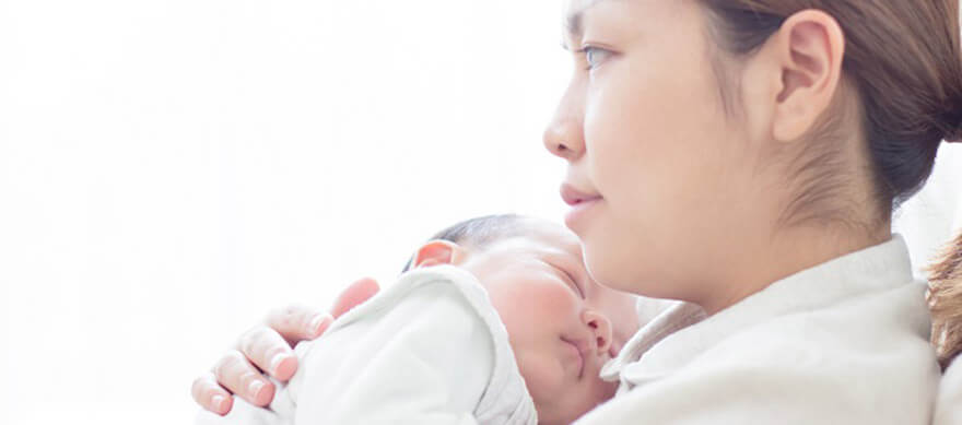 悩む女性