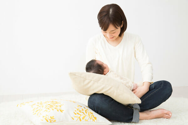 助産師監修 生後1 2 3ヶ月の新生児の母乳量 授乳間隔 授乳回数は 公式 母乳育児向け専門ハーブティー アロマ マッサージオイル Amoma Natural Care通販サイト