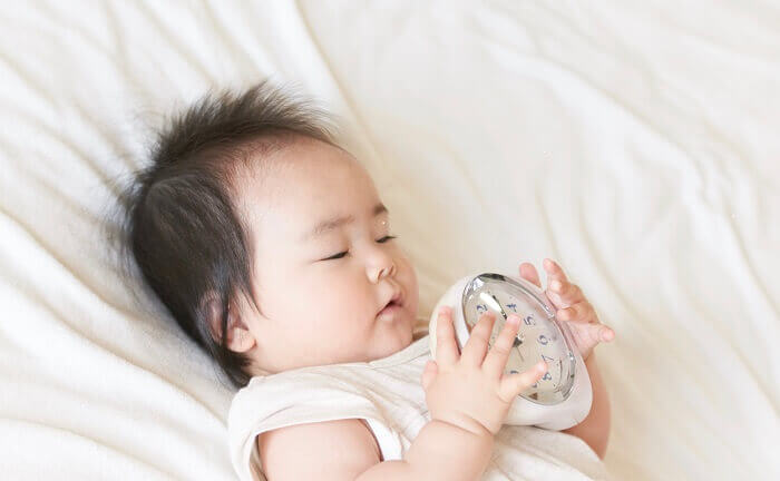 【助産師監修】赤ちゃんの寝る時間は何時がいいの？何時間寝るのがいい？