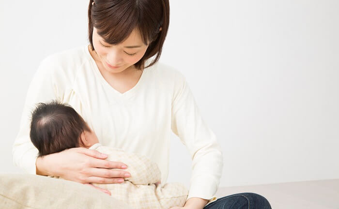 助産師監修 新生児 離乳食開始後の授乳回数は 頻回授乳のすすめ 公式 母乳育児向け専門ハーブティー アロマ マッサージオイル Amoma Natural Care通販サイト