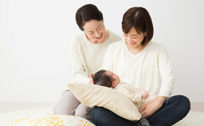 助産師監修 出産後 里帰りはする 期間はどれくらい 産後の子育て事情