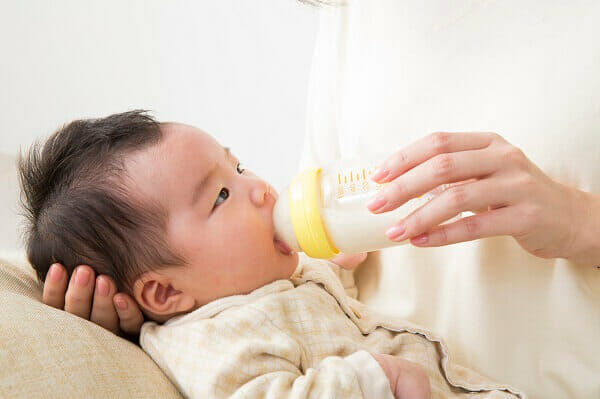助産師監修 新生児の母乳の飲み過ぎ 症状や原因は 過飲症候群のサインと対処法