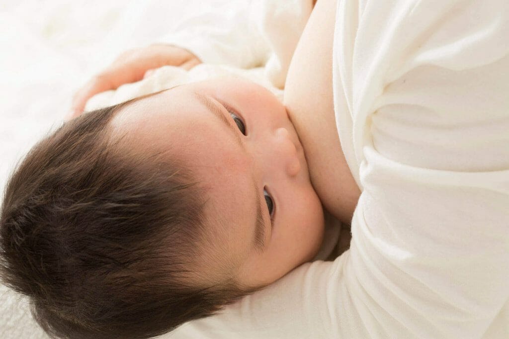 夜間子どもが6時間も寝ています 起こして授乳した方がいいですか Amomaブログ 公式 母乳育児向け専門ハーブティー アロマ マッサージオイル Amoma Natural Care通販サイト