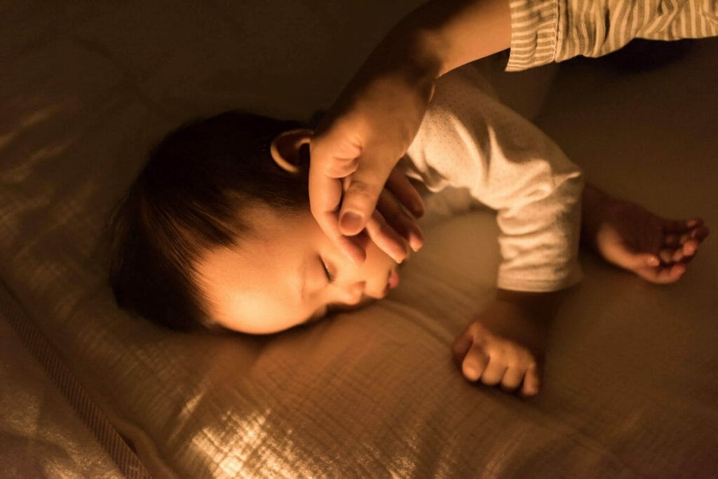 夜間子どもが6時間も寝ています 起こして授乳した方がいいですか Amomaブログ 公式 母乳育児向け専門ハーブティー アロマ マッサージオイル Amoma Natural Care通販サイト